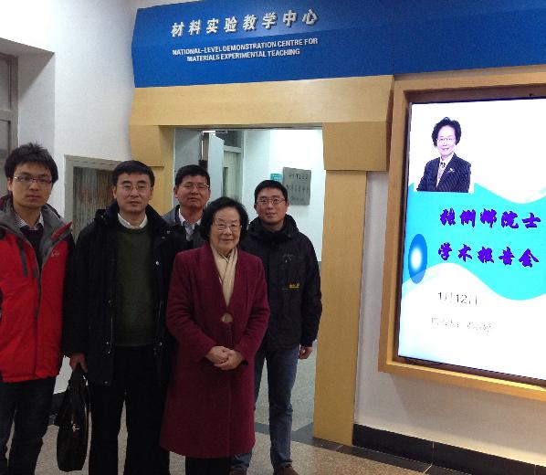 访问期间与澳门古天乐太阳集团官网教师合影