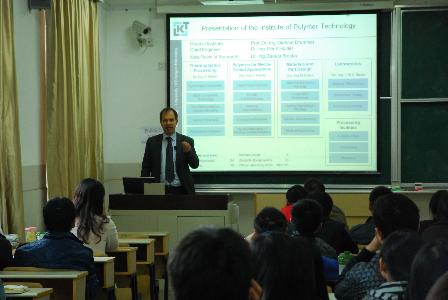 Dietmar Drummer教授为澳门古天乐太阳集团官网本科生授课